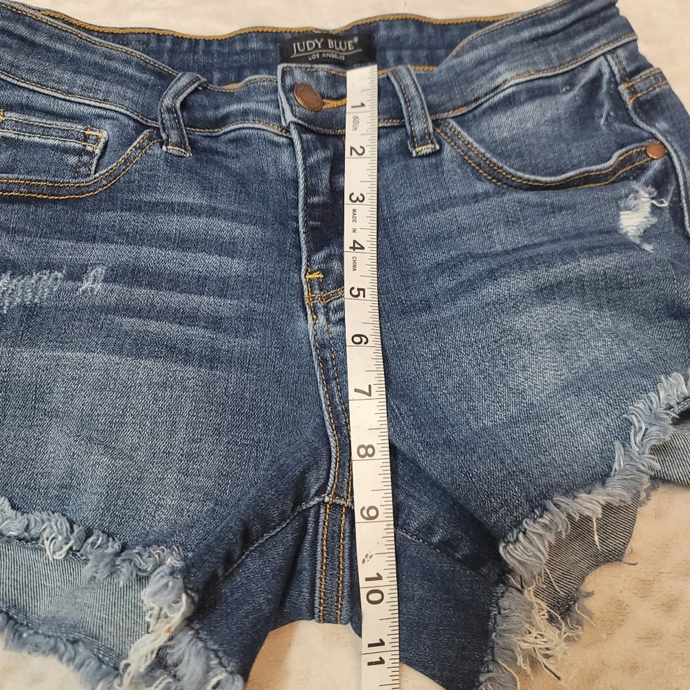 Judy Blue Women's Shorts Size 1/25 Medium Wash Denim - Picture 10 of 14